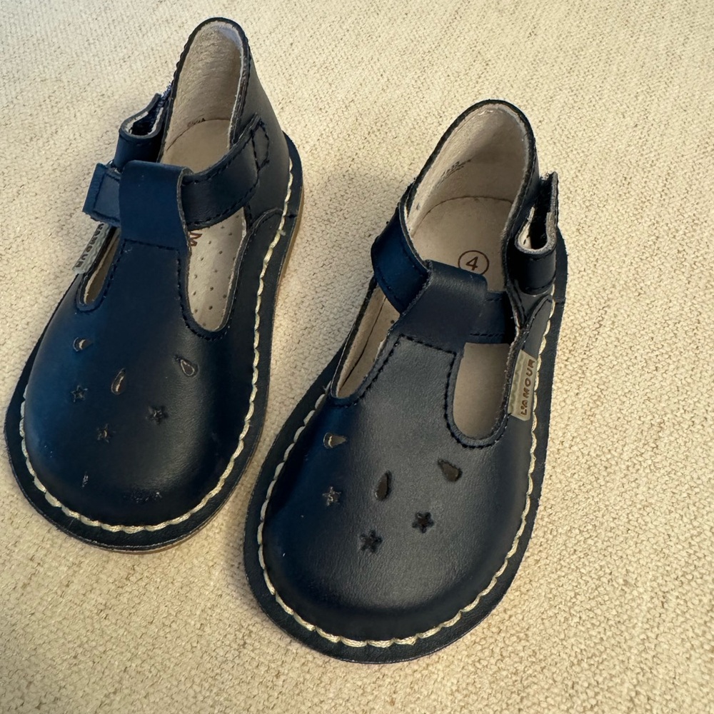 Lamour size 4 navy shoes